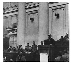 № 26. В.И.Ленин выступает в Таврическом дворце.